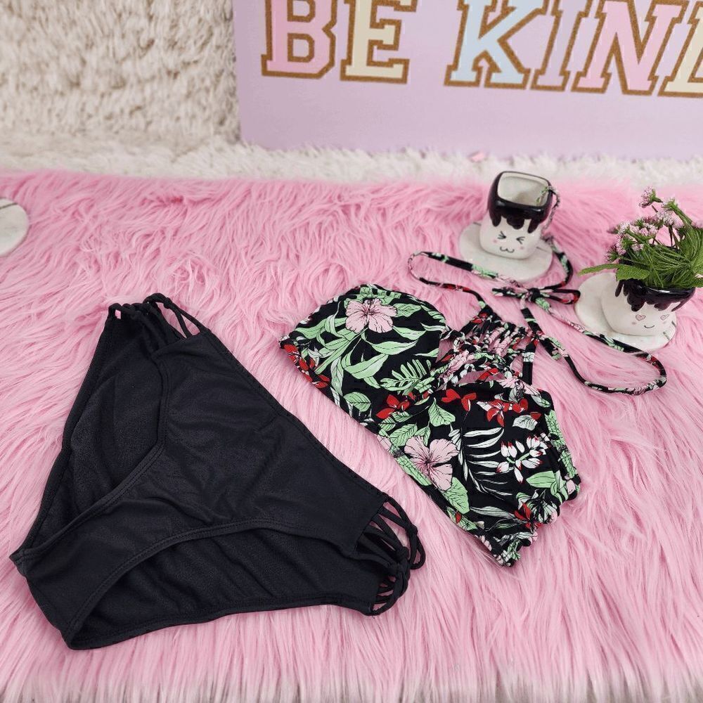 NIB BLACK Criss Cross Swimsuit Small: Stylish Elegance NIB
